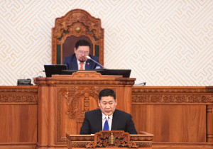 Сонгууль хүртэл тэсчихвэл Л.Оюун-Эрдэнэ зайлж, бүх зүйл сайхан болно гэж оргосон шувууд маань томилсон шүүгч нартаа захиж байгаа