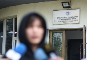 ХОХИРОГЧ: Зүгээр явж байгаа хүнийг зодож байвал сэтгэцийн өвчин шүү дээ. Мөнгө өгөөд салчихаж болдог гэх ойлголтыг нийгэмд өгмөөргүй байна