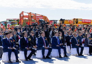 Хамтарсан Засгийн газрын эхлүүлсэн Гашуунсухайтын хил холболт дахиад гацах нь дээ…