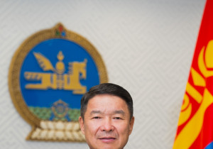 Батлан хамгаалахын сайд Д.Батлут: Би зодоон хийгээгүй, худал мэдээлэл тараасан үйлдлийг шалгуулахаар хуулийн байгууллагад хандана