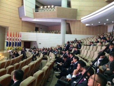 С.Баяр, Ц.Нямдорж нар Бага хурлыг орхин гарлаа