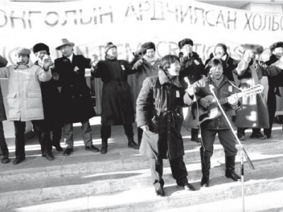 Төв бассейны дэргэд ”Хонх”-ыг дуулах гэнэ