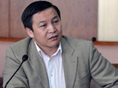 Л.Гүндалай намаасаа гарах гэнэ