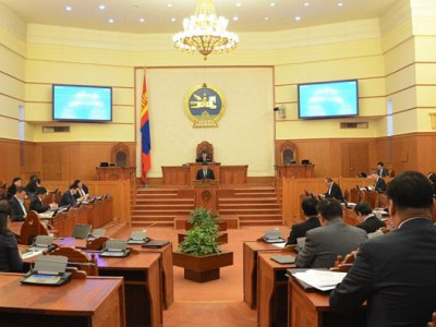 Төсвийн тодотголын нэг дэх хэлэлцүүлэг болж байна