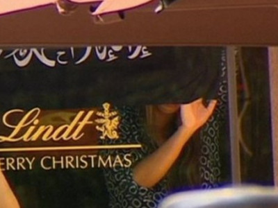 Лалын шашинтнууд кафе эзлэн, үйлчлүүлэгчдийг барьцаалаад байна