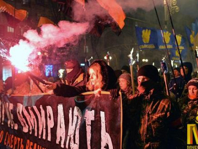 Украины үндсэрхэг үзэлтнүүд бамбарт жагсаал хийлээ