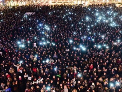 Монголын сэтгүүлчид “Charlie Hebdo” сэтгүүлийнхэнд хүндэтгэл үзүүлнэ