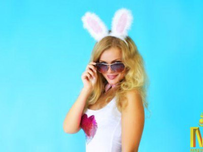 Аав нь охиндоо Playboy үдэшлэг зохиож өгчээ