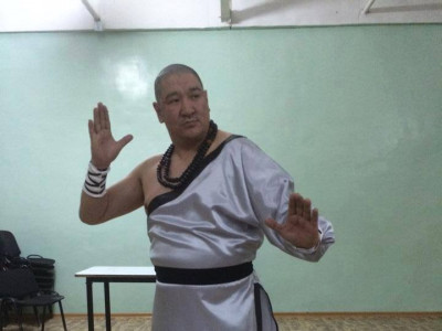 Жүжигчин М.Баярмагнай “Гоймон баатар” байжээ