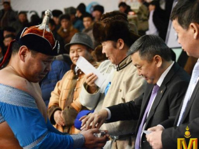Үндсэн хуулийн 23 жилийн ойд зориулсан барилдаанд улсыг заан Д.Баасандорж түрүүллээ