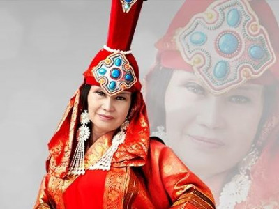 60 гарсан хойноо “төгс эмэгтэй” болсон Ганбууш даргын суудалд тухлав
