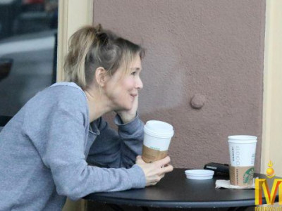 Рене Зеллвегер сахил хүртээд шал дордов гэгчээр улам үрчийжээ