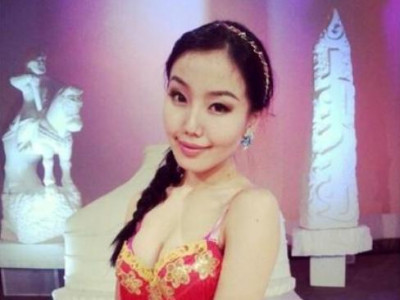 Жүжигчин П.Шүүдэрцэцэг утас нь шатсанд баяртай байна