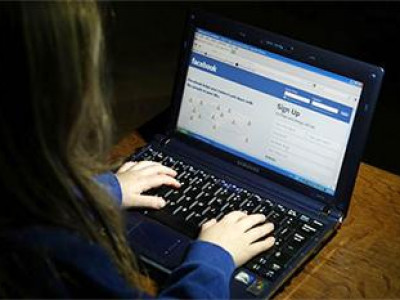 Нөхрийнхөө нууц амрагийг хэл амаар доромжилсон эмэгтэй шүүхийн хаалга татжээ 