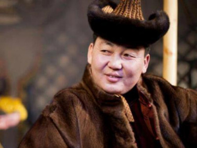 Дуучин С.Ганзориг олон жил ханилсан гэргийгээ орхиж, тод манлайн охинтой дотносчээ