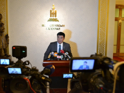 С.Бямбацогт: Тавантолгойн 1072 хувьцааг амилуулах ёстой