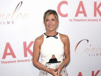 Женнифер Энистон Анжелина Жолигийн аавтай найзалснаас болж тэдний хооронд дахин дайн дэгджээ