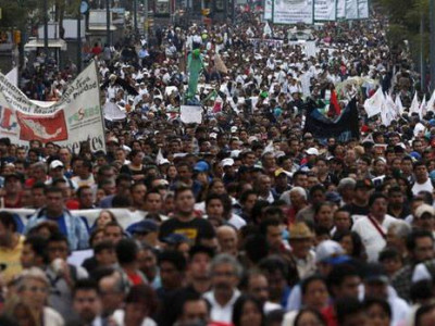 Мексикт эсэргүүцлийн жагсаал болж байна