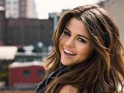 Селена Гомес хүүхэд үрчилж авна