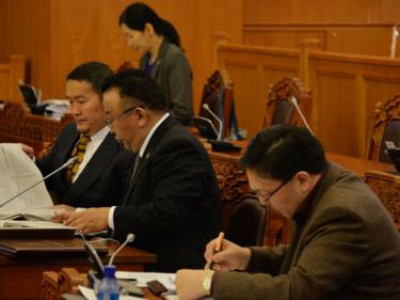 Хүүхэд харах үйлчилгээний тухай хуулийг хэлэлцэж байна