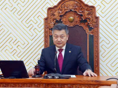 З.Энхболд “Хууль, тогтоолын төслүүдийг сар шинээс өмнө батлах ёстой”