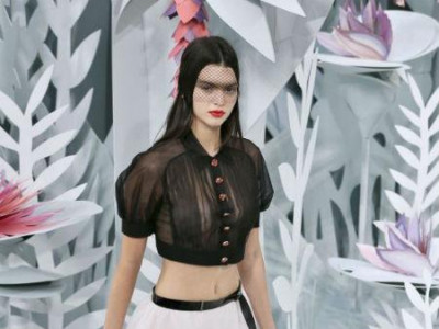 Ким Кардашяны дүү түүнээс дутахгүй 