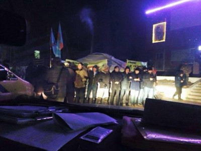 Өлсгөлөн зарлагсдыг хүчээр тараажээ