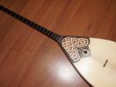 Домбор худалдах гэсэн монгол эрийг Казахстанд баривчилжээ