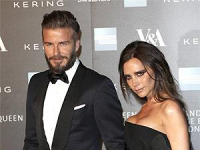 Виктория Бэкхем фэнүүдээ айлгав