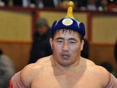 Монгол цэргийн өдрийн барилдаанд Харцага Ц.Содномдорж түрүүлэв 