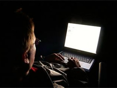 Ажил дээрээ порно үзсэн шүүгчид халагджээ