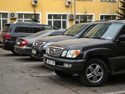 40 орчим дарга машинаасаа хагацжээ