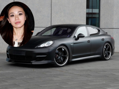Porsche Panamera машин хөлөглөдөг бүсгүй