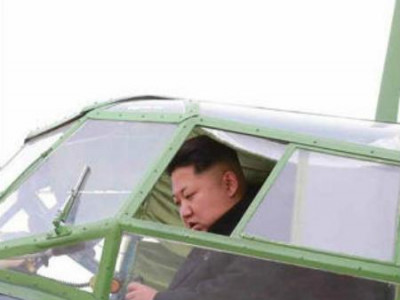Ким Чен Ун өөрийн орны үйлдвэрлэсэн онгоцоо магтав