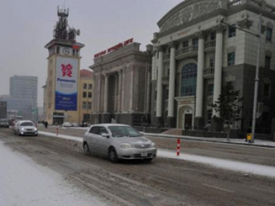 Замын хөдөлгөөнд болгоомжтой оролцохыг анхааруулж байна