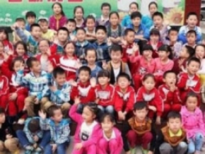 Хятадын нэг сургуульд 32 ихэр хүүхэд суралцдаг