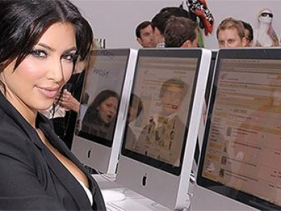 Ким Кардашьян интернэтээр хувцсаа зардаг