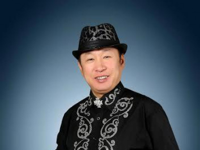 Ард түмний гавьяат Бөхийн өргөөг доргионо