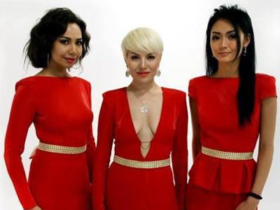 “Киви” хамтлагийнхан тус тусын уран бүтээлээ хөөжээ