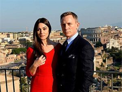 Моника Белуччи Бондын шинэ найз бүсгүй