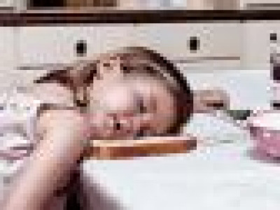 Хүүхэд гэдэг хаа л бол хаана унтаад л өгдөг хөөрхөн амьтан