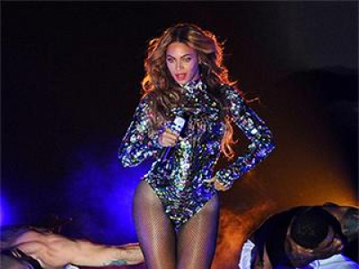 Бейонсегийн шүтэн бишрэгч 70 дууг нь түгдрэлгүй дулжээ (видео) 