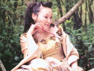 Л.Өнөрчимэг ганцаарддаг