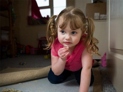 Тавилга иддэг танхилхан охин