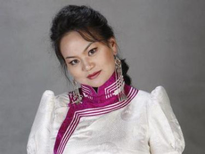 Бурмаа зарим үед яриагаа хэтрүүлчих гээд байдаг