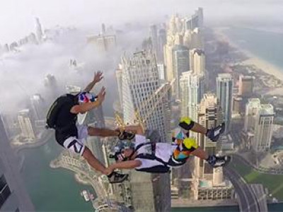 Хамгийн өндөр барилгаас 558 хүн үсэрчээ (видео)