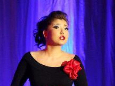 Ээж болсон Нара 40 гарсан ч нүцгэлэхээс буцахгүй