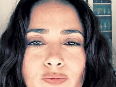 Сальма Хайек гоолиг хэвээр байхын тулд царцаа иддэг