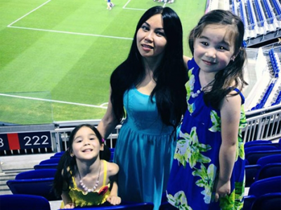 Дуучин Э.Минжинсор ихэр охидоо уламжлалт ёс заншлаар хүмүүжүүлнэ