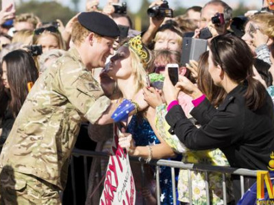 Ханхүү Харри сүйт бүсгүйгээ олов бололтой